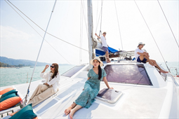 SIGHTSEEING MORNING BY CATAMARAN (Trip Date : 15 October 2022 - 30 April 2023)