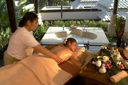  Thai Herbal Massage (Luk Pra Kob) for 1.30hrs